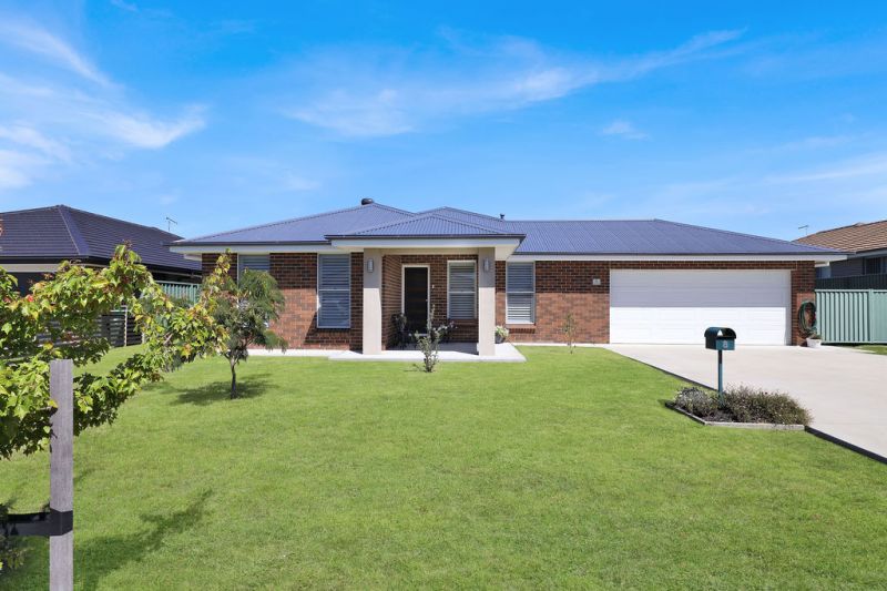 8 Lew Ave, Eglinton, NSW 2795