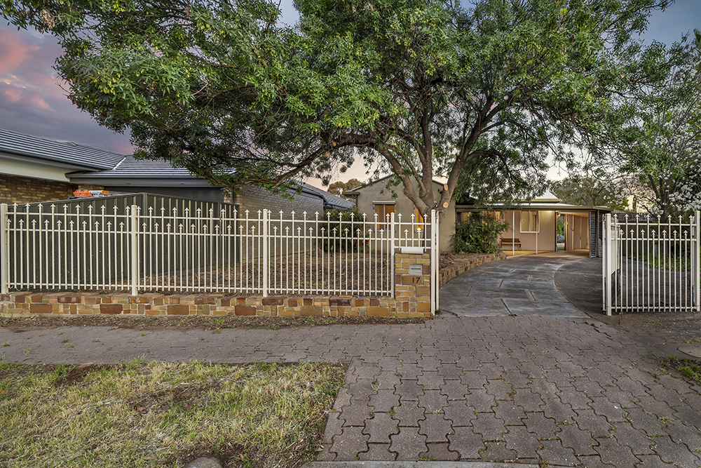 17 Leander Cres, Greenacres, SA 5086