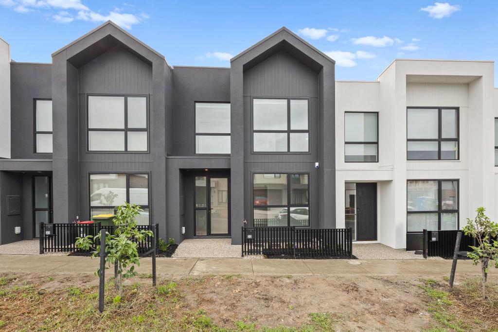 33 Tomatina Way, Berwick, VIC 3806
