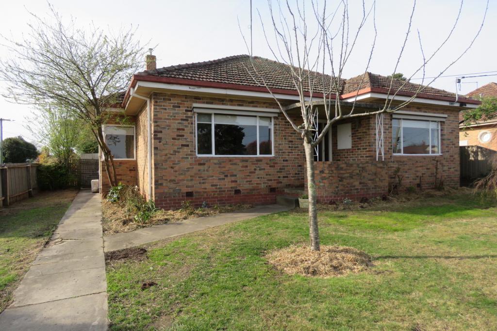 40 BIRDWOOD AVE, SEBASTOPOL, VIC 3356