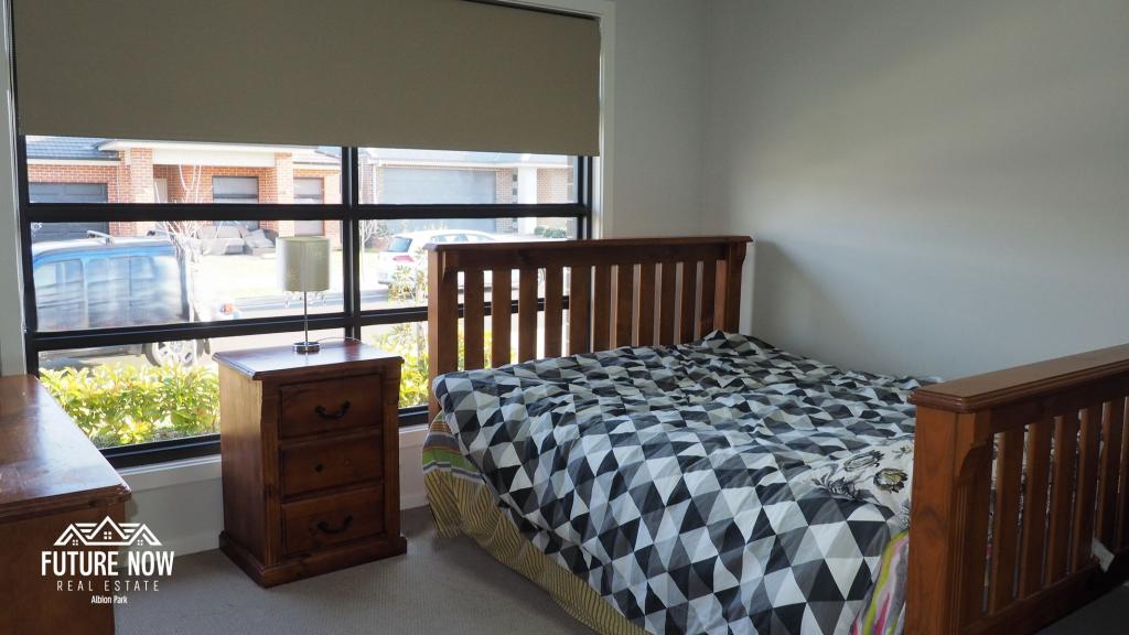 15 Meander Dr, Calderwood, NSW 2527