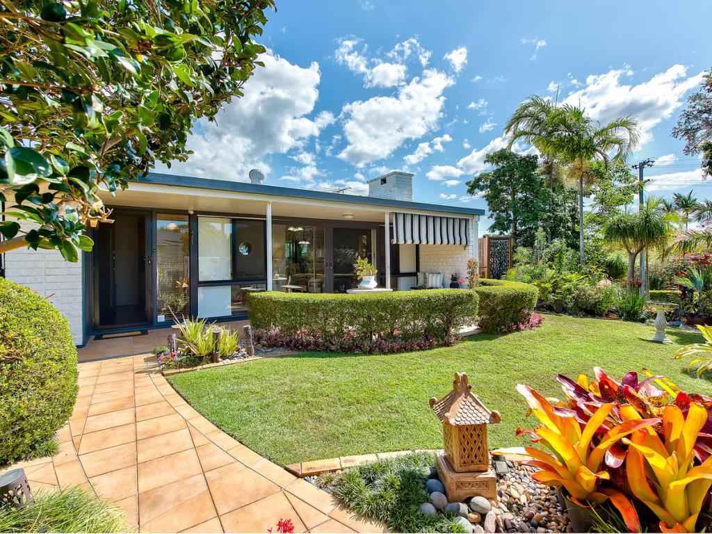 6 Widmark St, Stafford Heights, QLD 4053