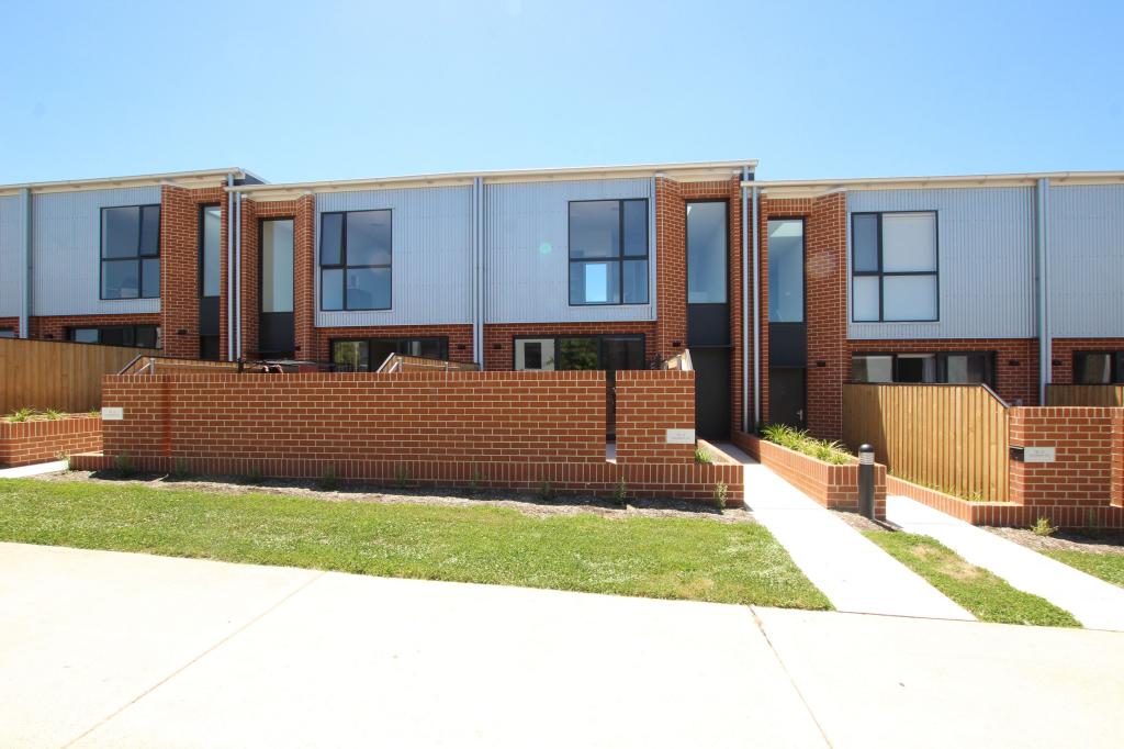 75/2 Woodberry Ave, Coombs, ACT 2611