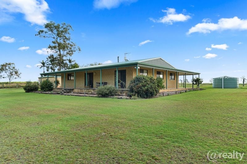 200 Philip Dr, Teddington, QLD 4650