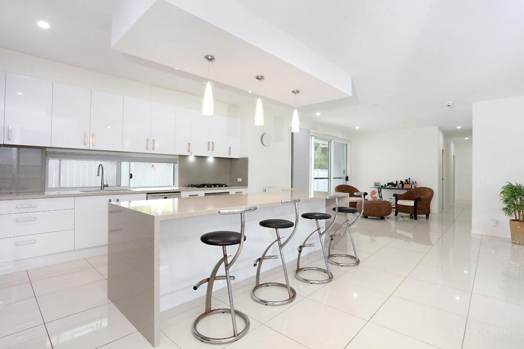 38 Deagon Dr, Runaway Bay, QLD 4216