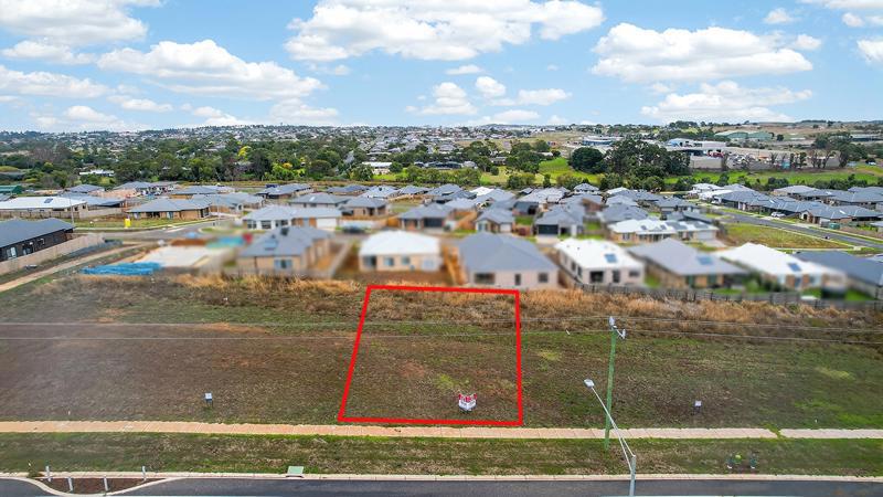 403 WOLLASTON RD, WARRNAMBOOL, VIC 3280