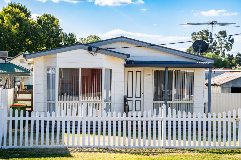 1/18 Henty St, Culcairn, NSW 2660