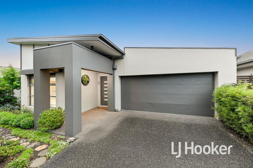 18 LINDEMAN ST, BERWICK, VIC 3806