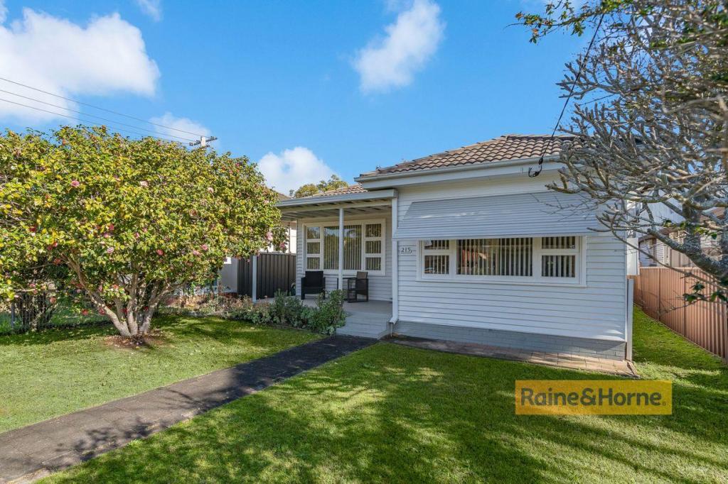 215 TRAFALGAR AVE, UMINA BEACH, NSW 2257