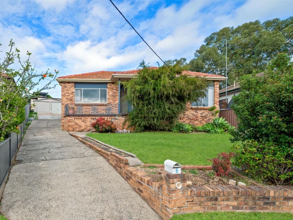 5 LACHLAN PL, CAMPBELLTOWN, NSW 2560