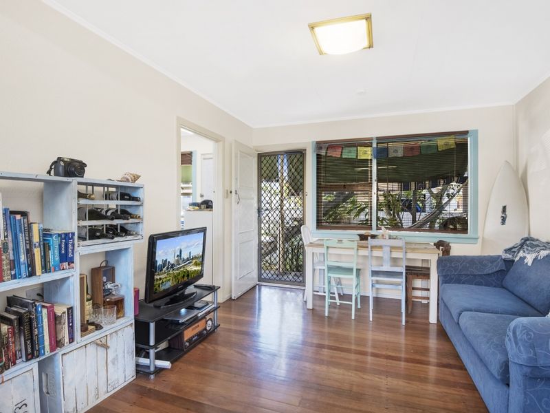 1/9 Nyrang Ave, Palm Beach, QLD 4221
