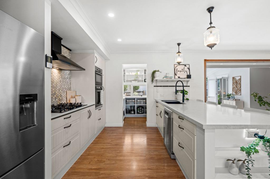 1 Pigeon Ct, Birkdale, QLD 4159