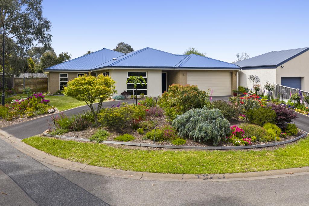8 Tupong Pl, Rosebud, VIC 3939