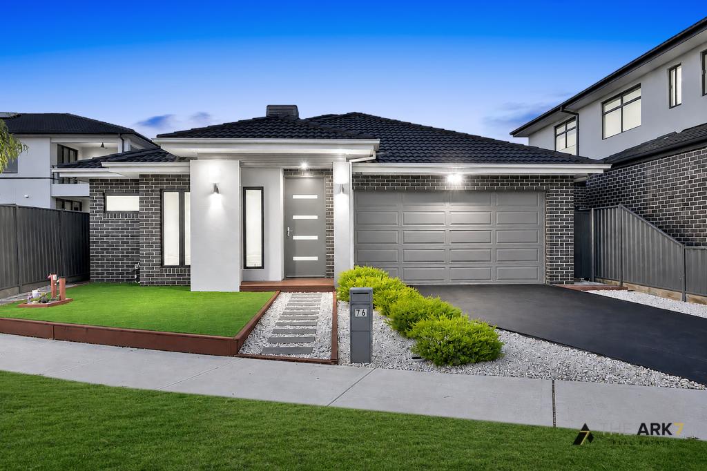 76 BASILDON CRES, STRATHTULLOH, VIC 3338