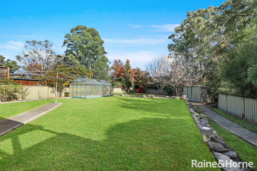 10 Campbell Cres, Moss Vale, NSW 2577
