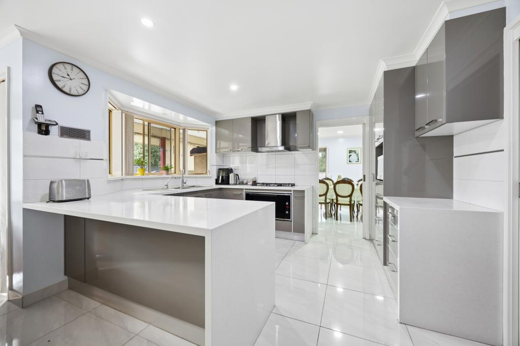 1 BRETT PL, FERNTREE GULLY, VIC 3156