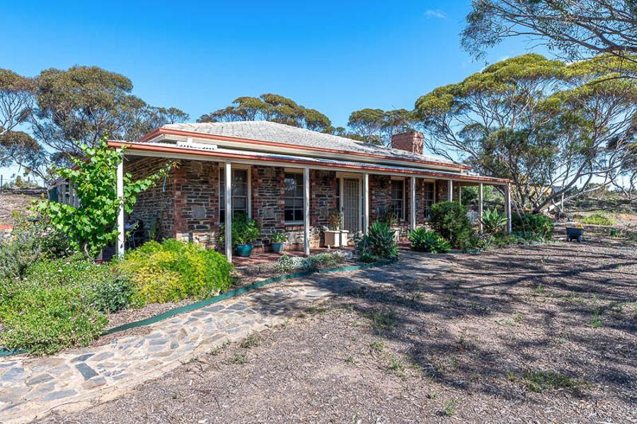 2527 Mannum Rd, Murray Bridge, SA 5253