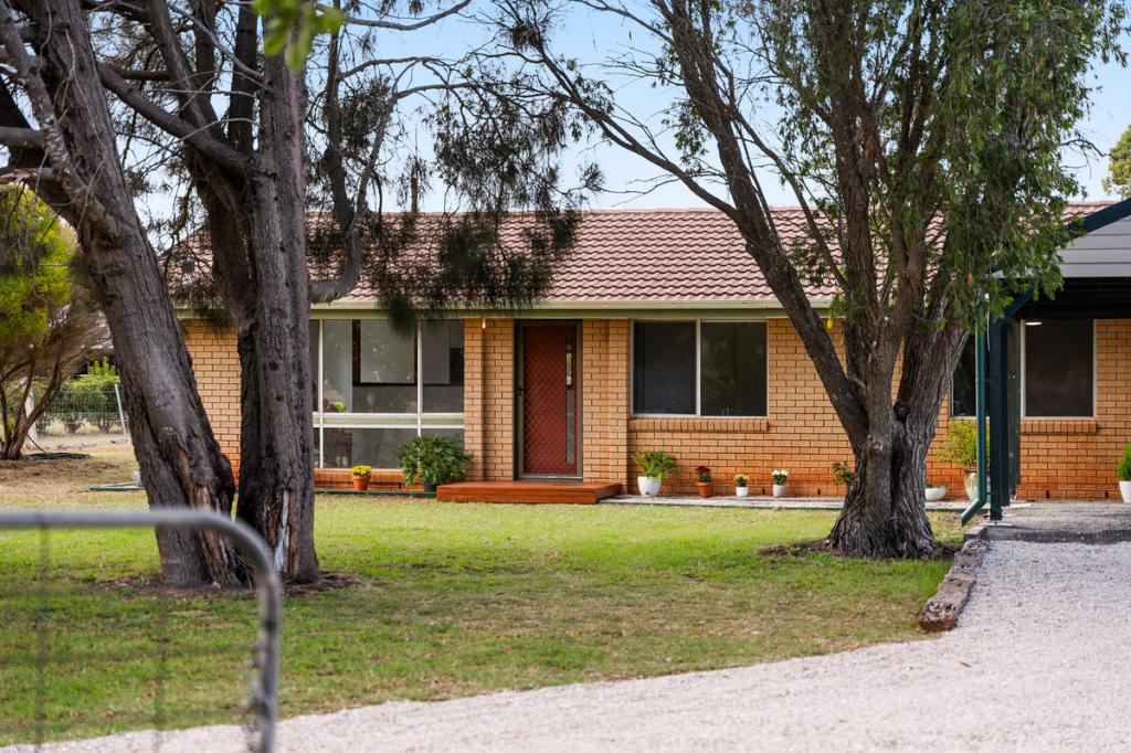40 Allen Rd, East Greenmount, QLD 4359