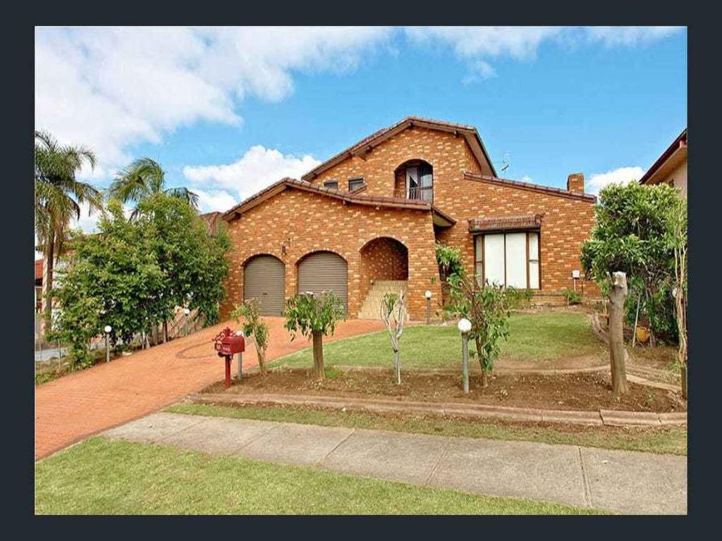 13 Mimosa Rd, Bossley Park, NSW 2176