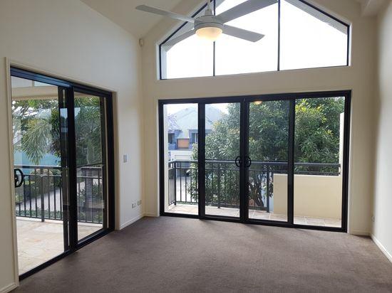 2074/1 The Vistas Dr, Carrara, QLD 4211