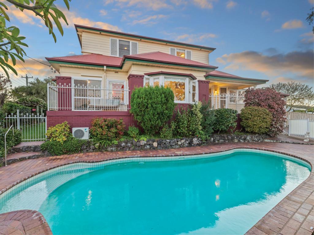 2 CROWN ST, BELMONT, NSW 2280