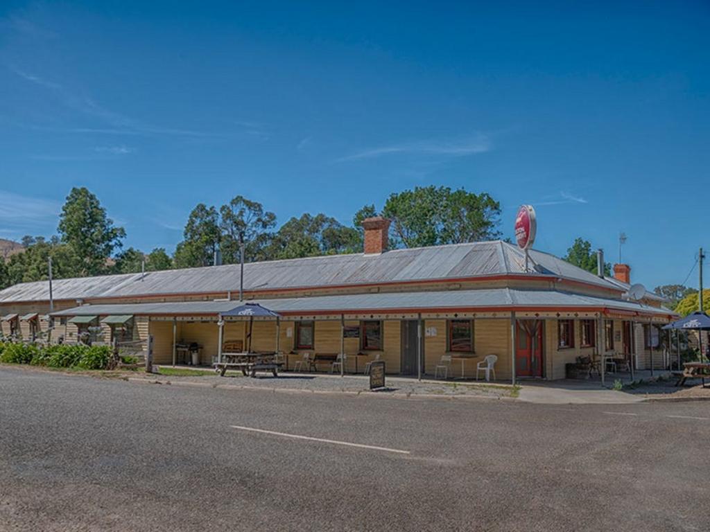 64-70 Johnston St, Ensay, VIC 3895