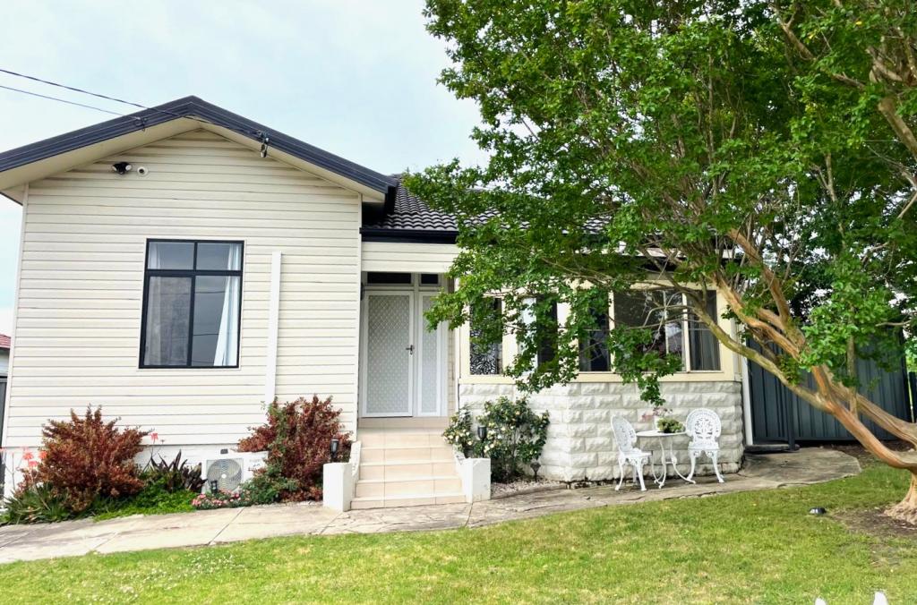 7 The Esplanade, Guildford, NSW 2161