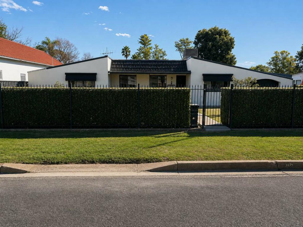 30 Third Ave S, Narromine, NSW 2821