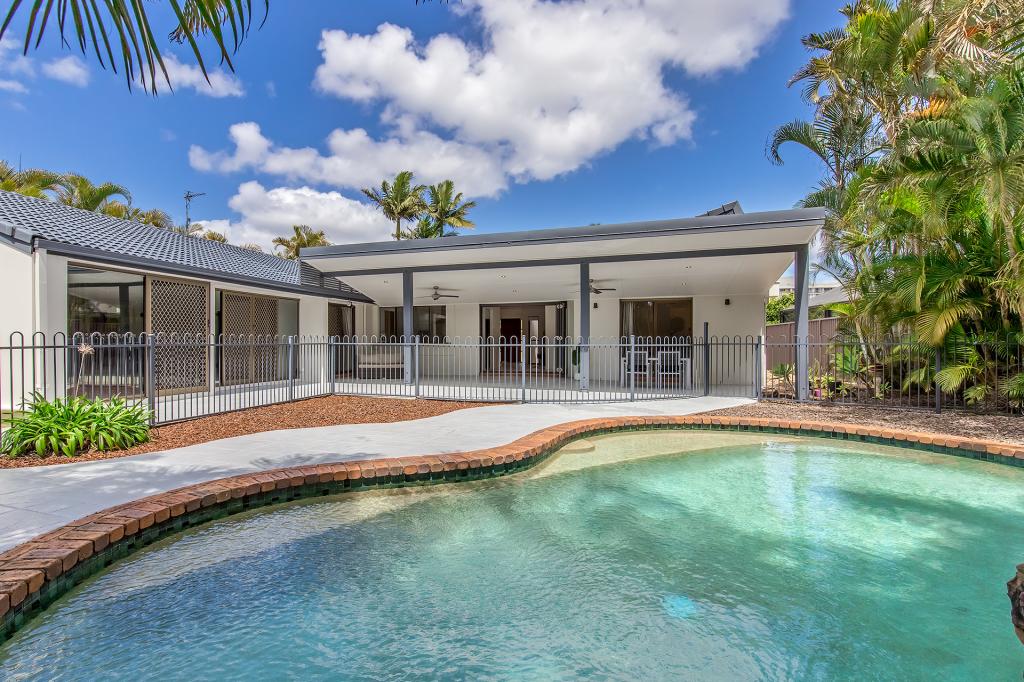 25 Apia Ave, Clear Island Waters, QLD 4226