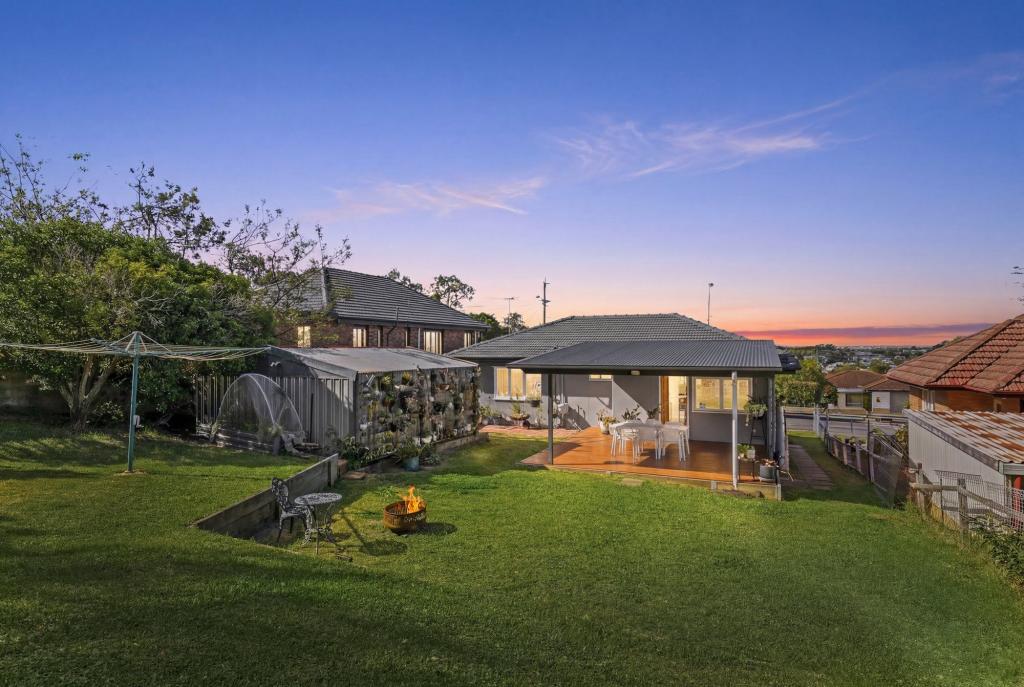 366 Webster Rd, Stafford Heights, QLD 4053