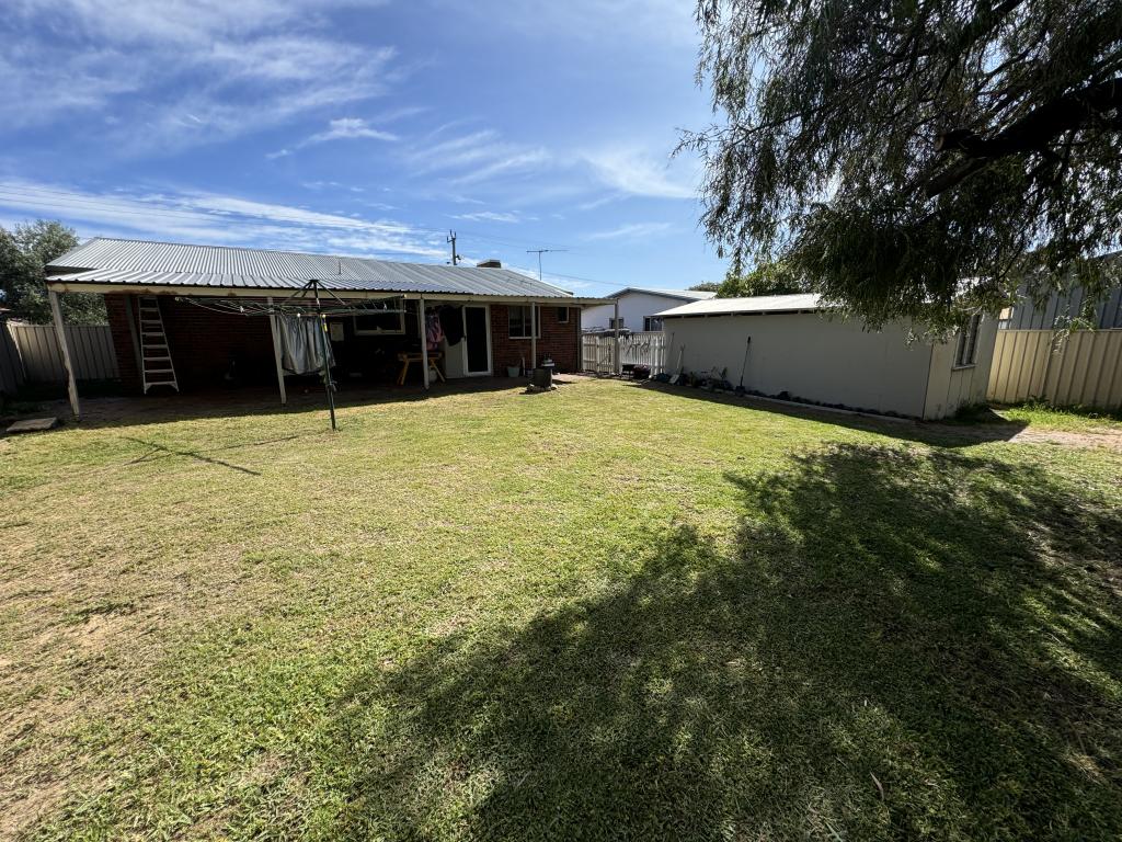 15 Knight St, Withers, WA 6230