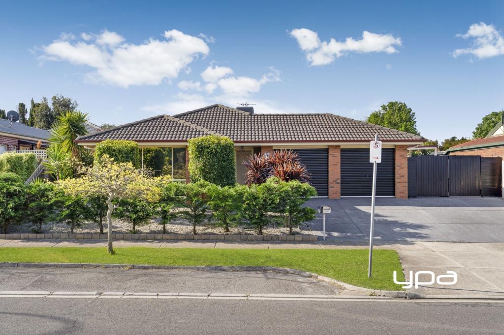 26 CHARTER RD W, SUNBURY, VIC 3429