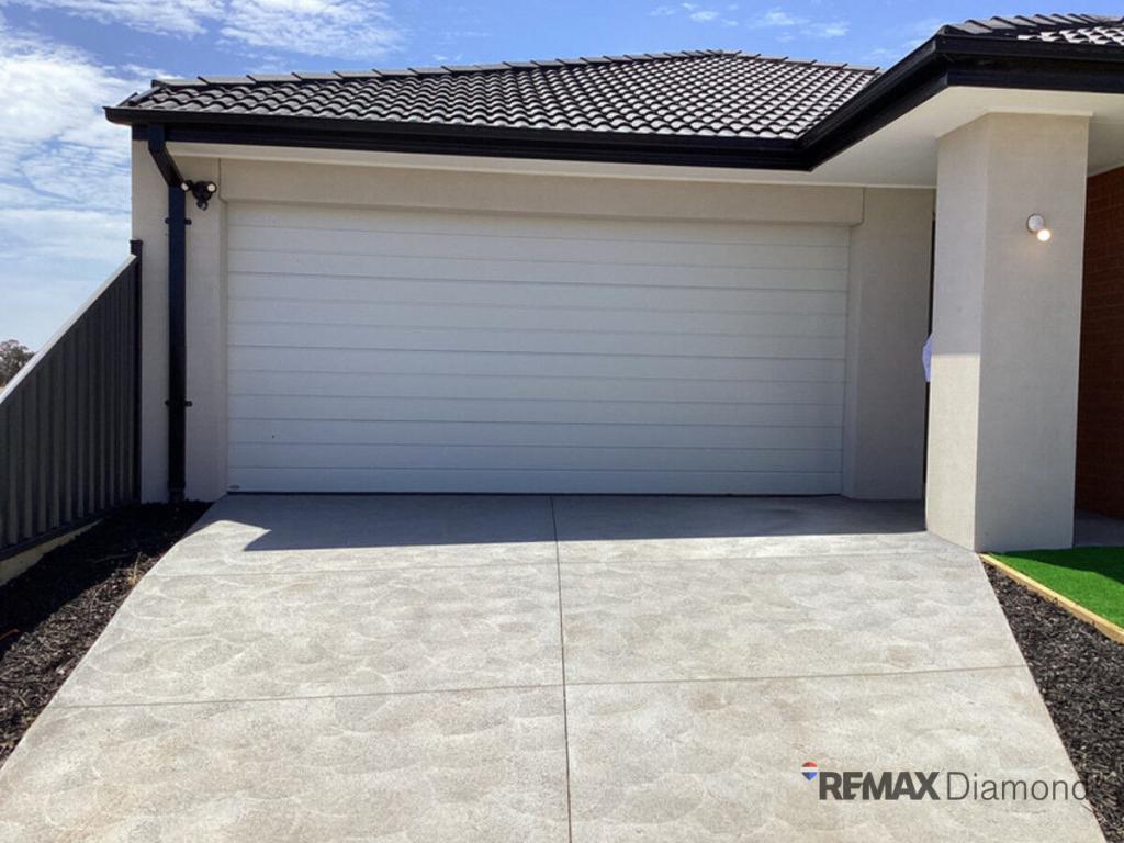 18 Salsola Rd, Rockbank, VIC 3335