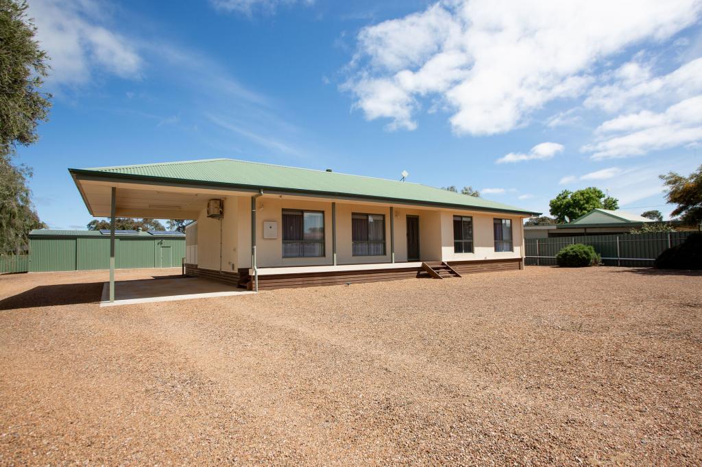 4 Hirschausen Rd, Poonindie, SA 5607