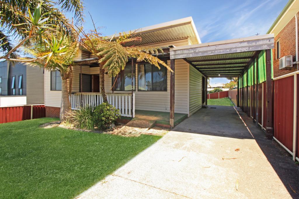 4 Lake Heights Rd, Lake Heights, NSW 2502