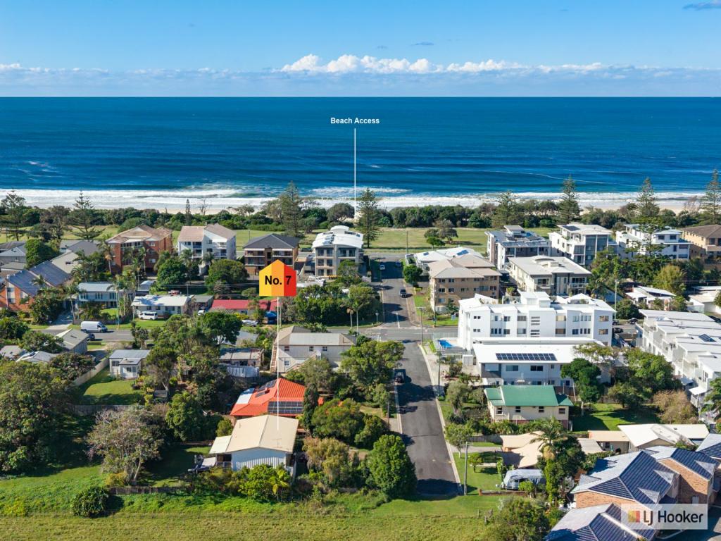 7 ZEPHYR ST, KINGSCLIFF, NSW 2487