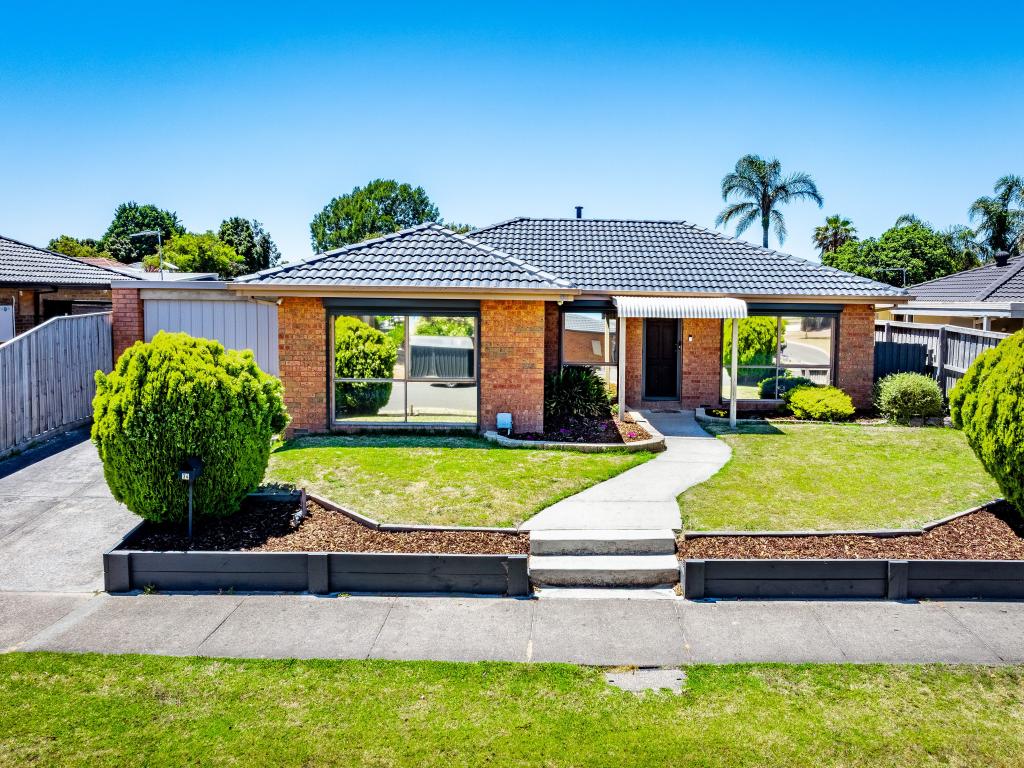 34 Lansell Dr, Cranbourne North, VIC 3977