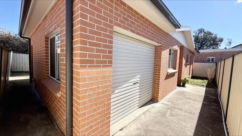 21a Glenroy Cres, St Johns Park, NSW 2176