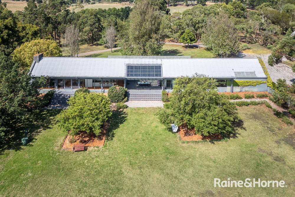 42 Rockglen Way, Gisborne, VIC 3437