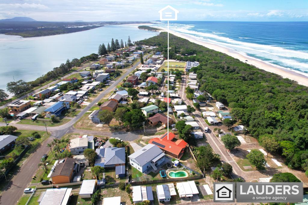 11 Banksia Cl, Manning Point, NSW 2430