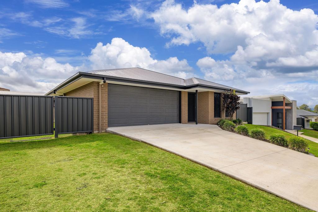 32 Panda St, Southside, QLD 4570