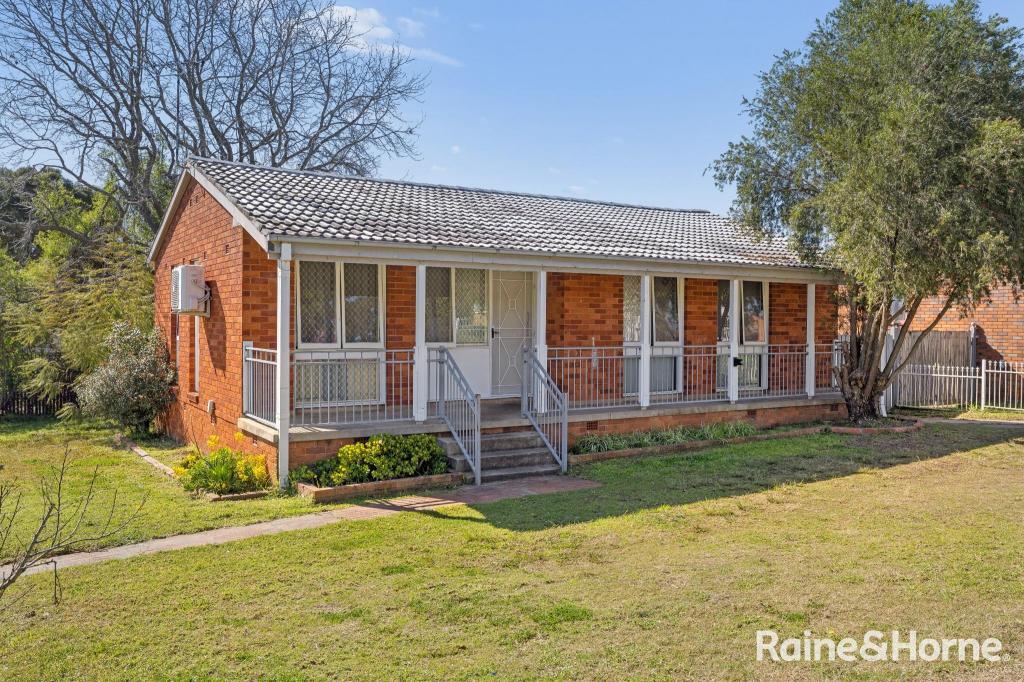 33 Cottonwood Cres, Macquarie Fields, NSW 2564