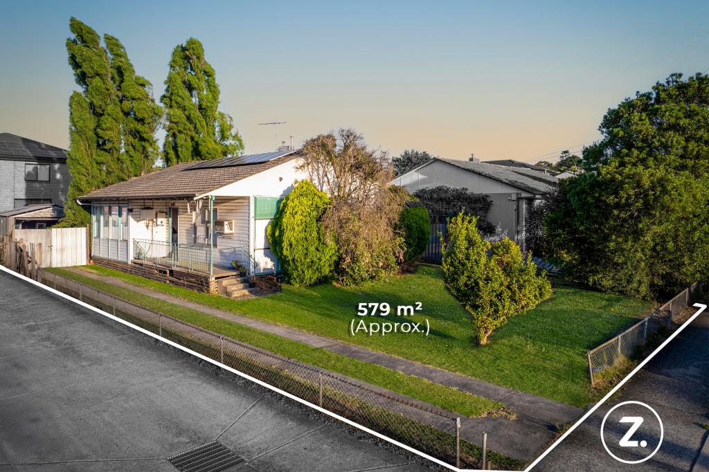 24 LACEBARK ST, DOVETON, VIC 3177