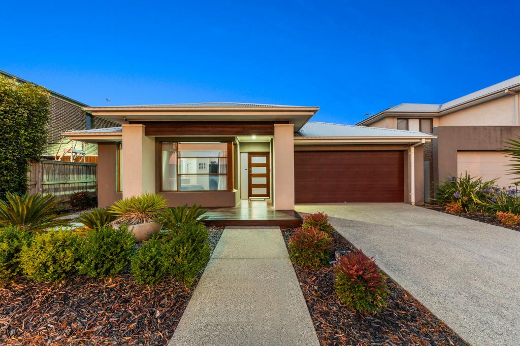 10 HARDWICK PL, OFFICER, VIC 3809