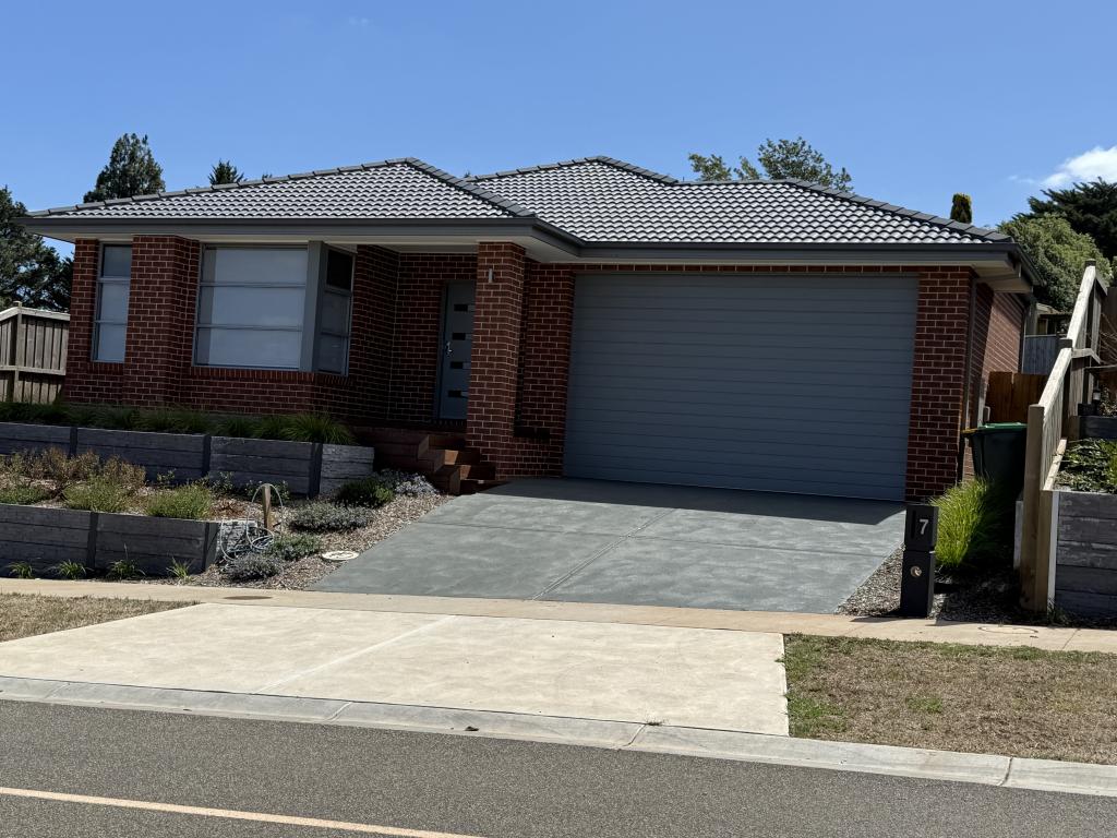 7 CLAREMONT DR, WARRAGUL, VIC 3820