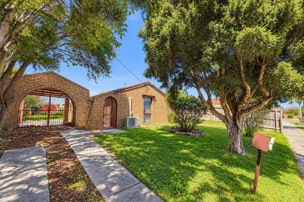 2 Bushland Ave, Clarinda, VIC 3169
