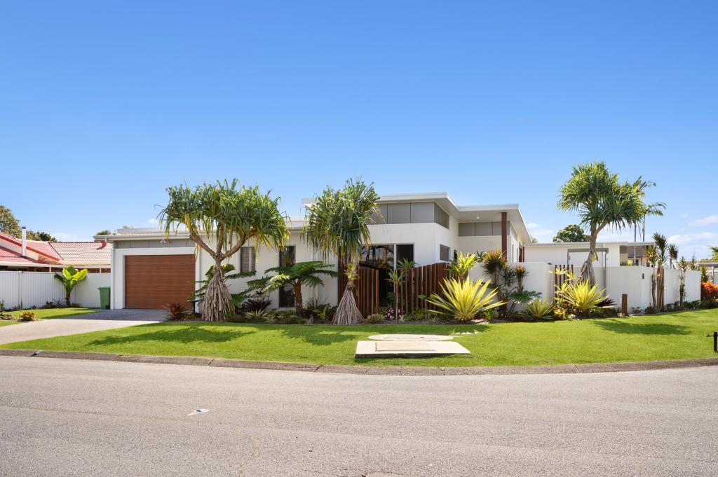 15A WEWAK AVE, RUNAWAY BAY, QLD 4216