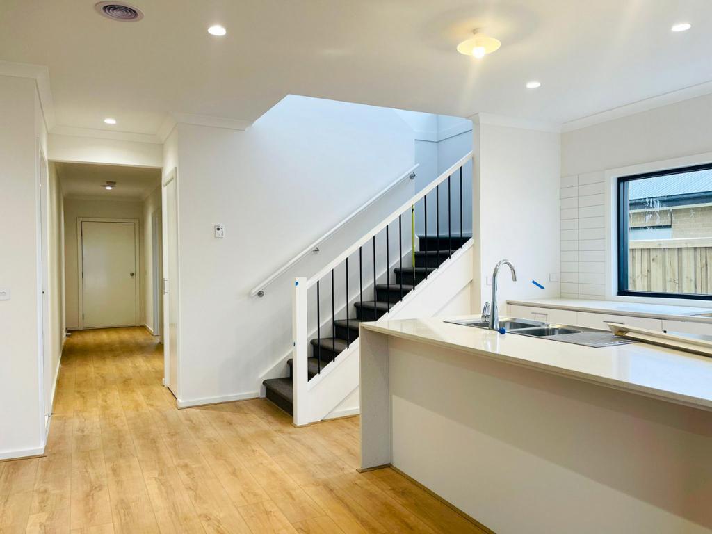 7 CONWAY CCT, AINTREE, VIC 3336