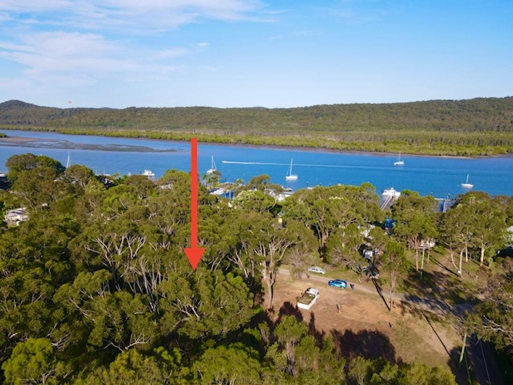 38-42 SCENIC DR, RUSSELL ISLAND, QLD 4184