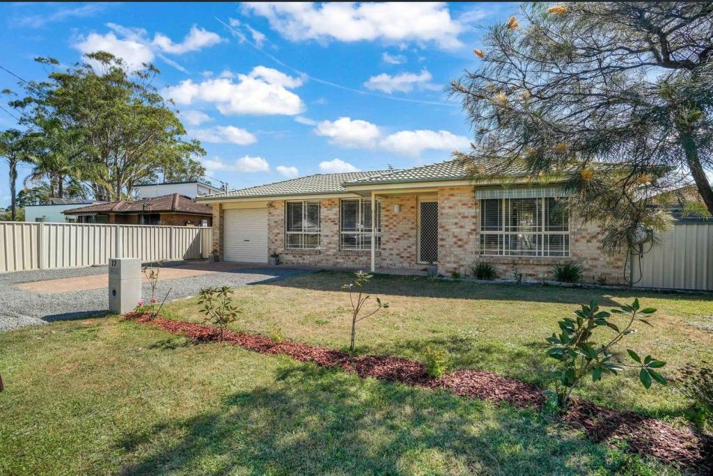 17 Beatty Bvd, Tanilba Bay, NSW 2319